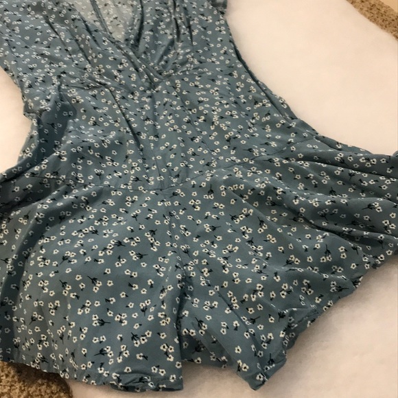 NWOT blue floral romper - Picture 6 of 6
